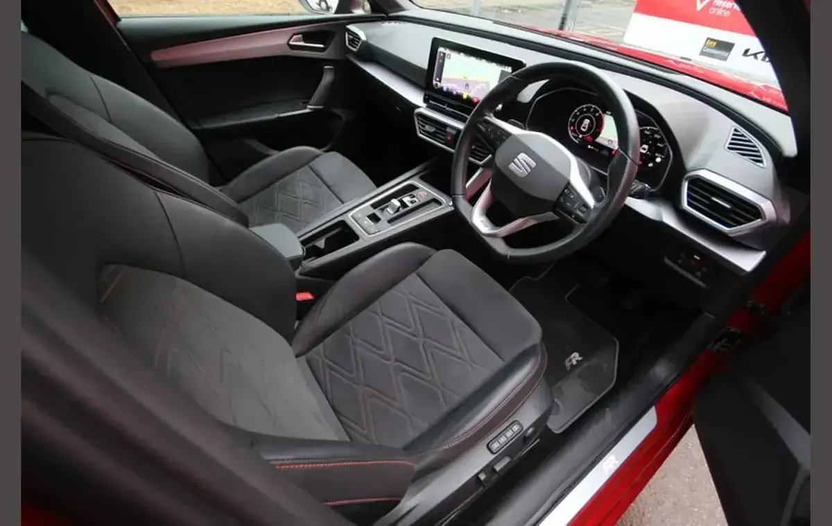 Used Seat Leon FR Sport 190 HP (139 kW) 2022 Red Hatchback