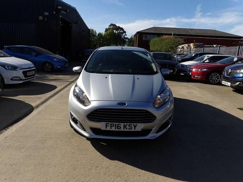 Used Ford Fiesta Style 75 HP (55 kW) 2016 Silver Hatchback