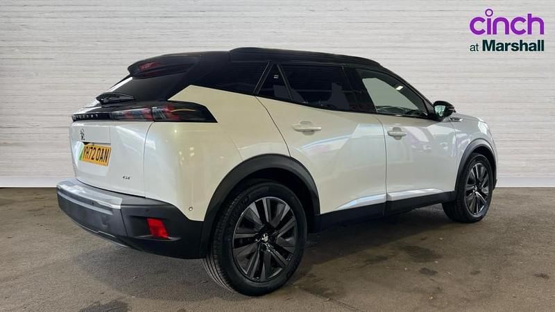 Used Peugeot e-2008 Premium 100 kW (136 HP) 2022 White SUV