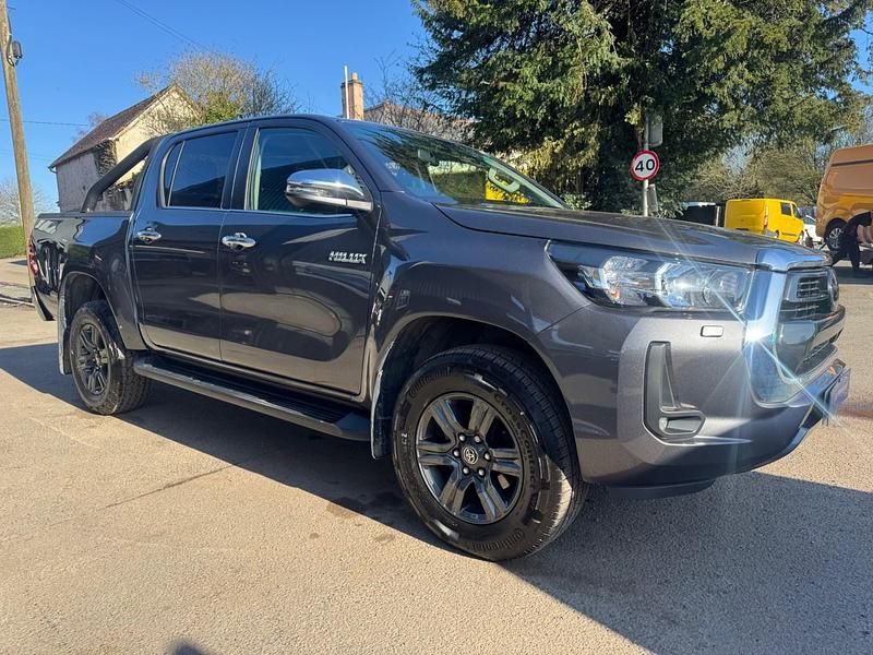 Used Toyota HiLux 150 HP (110 kW) 2022 Grey Pickup