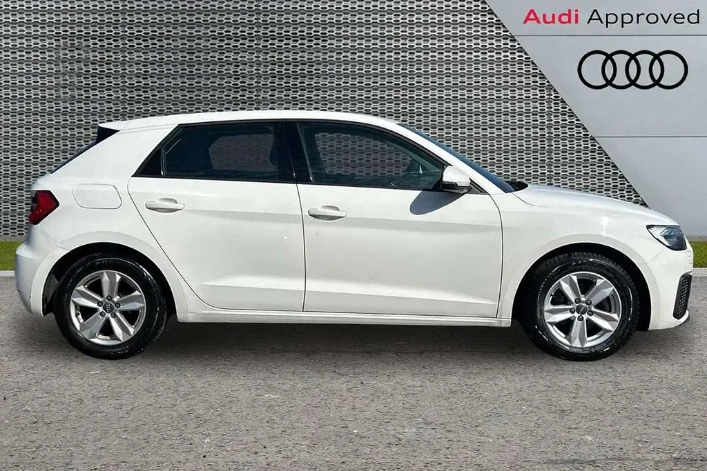 Used Audi A1 Design 114 HP (83 kW) 2019 White SUV