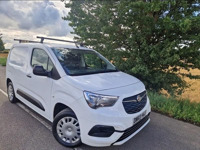 White Used 2019 Vauxhall Combo Sportive MPV | £5,495 (Good price) - Image 1/3