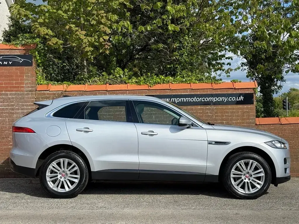 Used Jaguar F-Pace Portfolio 180 HP (132 kW) 2019 Silver SUV