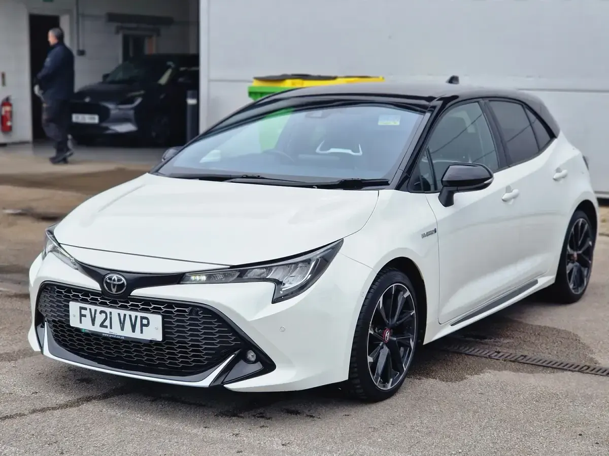 Used Toyota Corolla Sport 184 HP (135 kW) 2021 White Hatchback