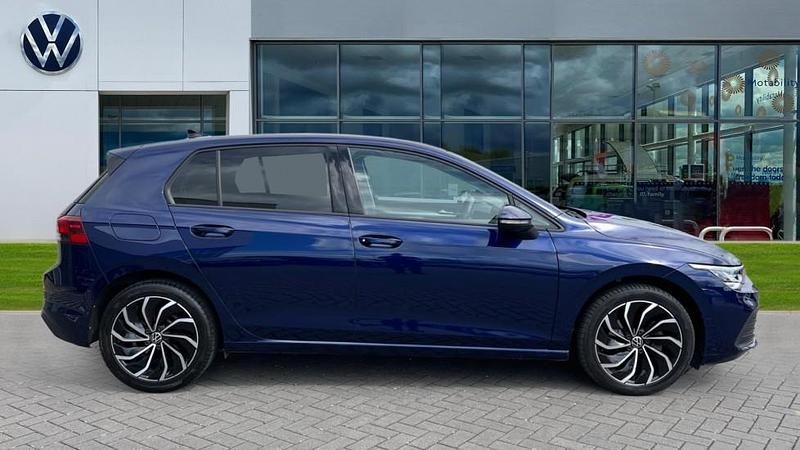 Used VW Golf VIII Life 130 HP (95 kW) 2023 Atlantic blue metallic