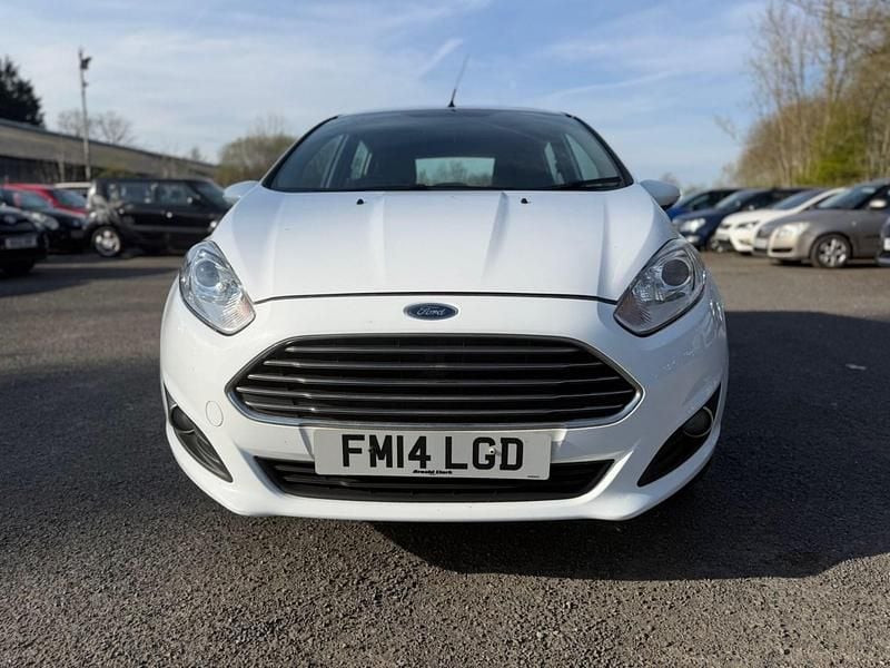 Used Ford Fiesta Zetec 82 HP (60 kW) 2014 White Hatchback