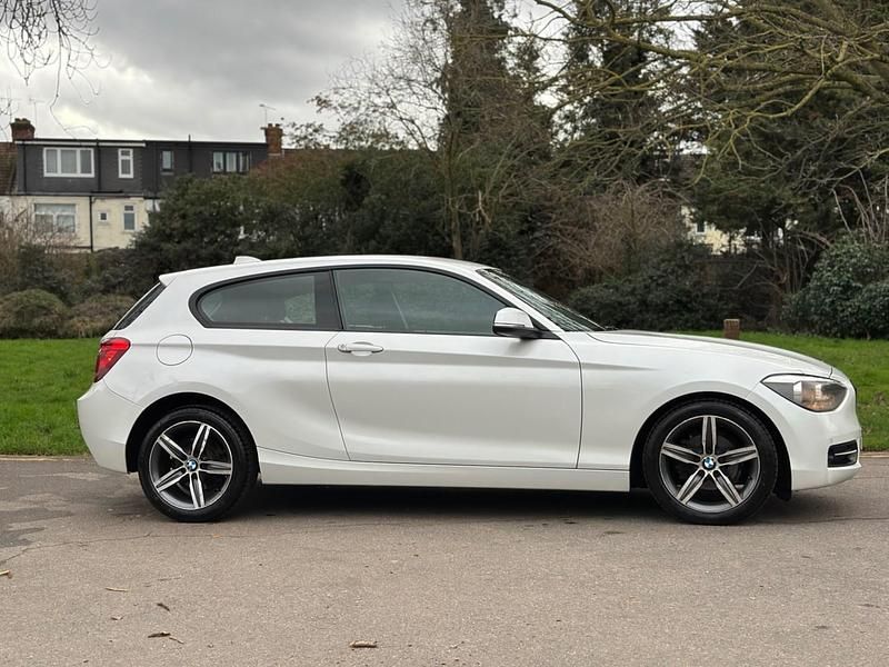 Used BMW 116 Sport Line 2013 White Hatchback
