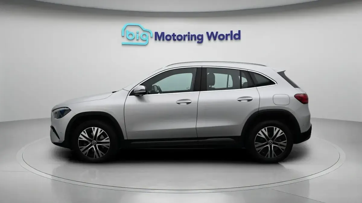 Used Mercedes GLA200 Executive 163 HP (119 kW) 2023 Silver SUV
