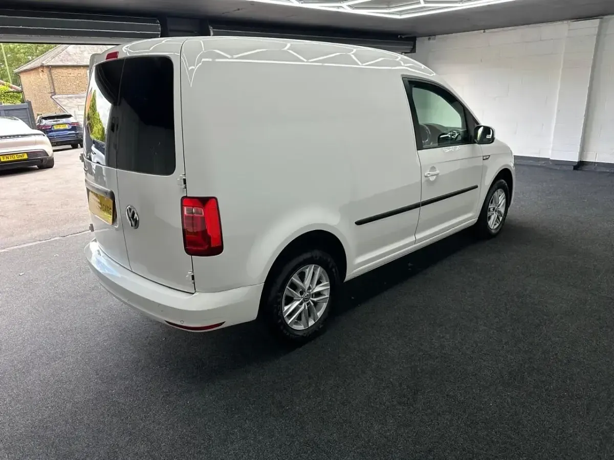 Used VW Caddy Highline 102 HP (75 kW) 2020 White MPV