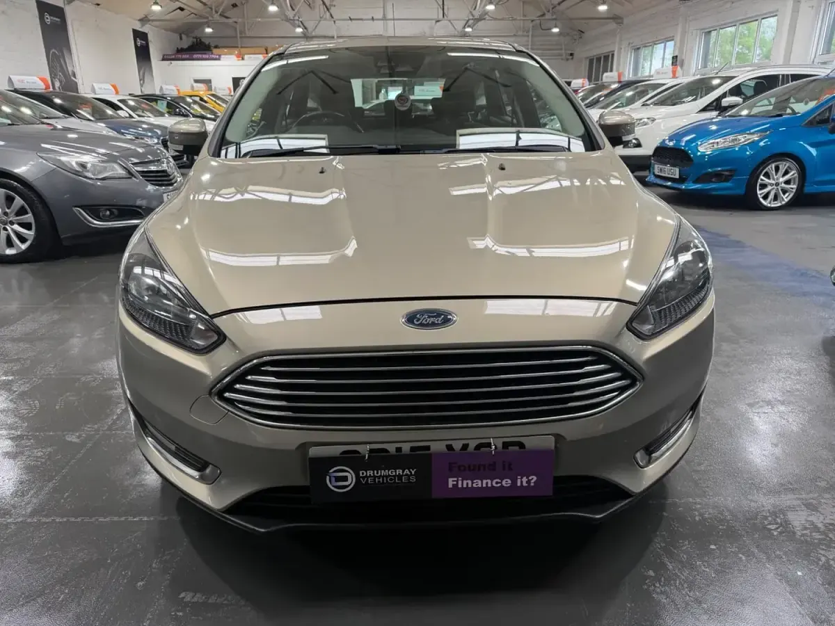Used Ford Focus Titanium 120 HP (88 kW) 2015 Silver Hatchback