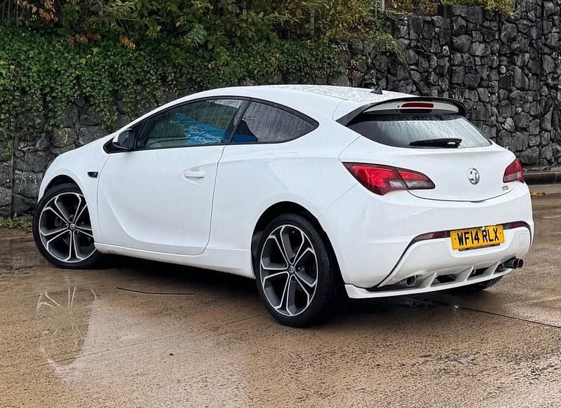 Used Vauxhall Astra GTC Edition 2014 White Hatchback