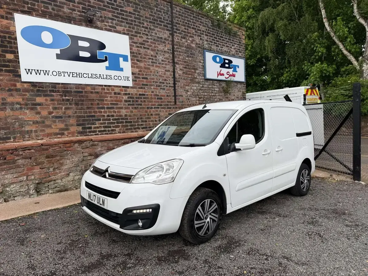 Used Citroën Berlingo 100 HP (73 kW) 2017 White MPV