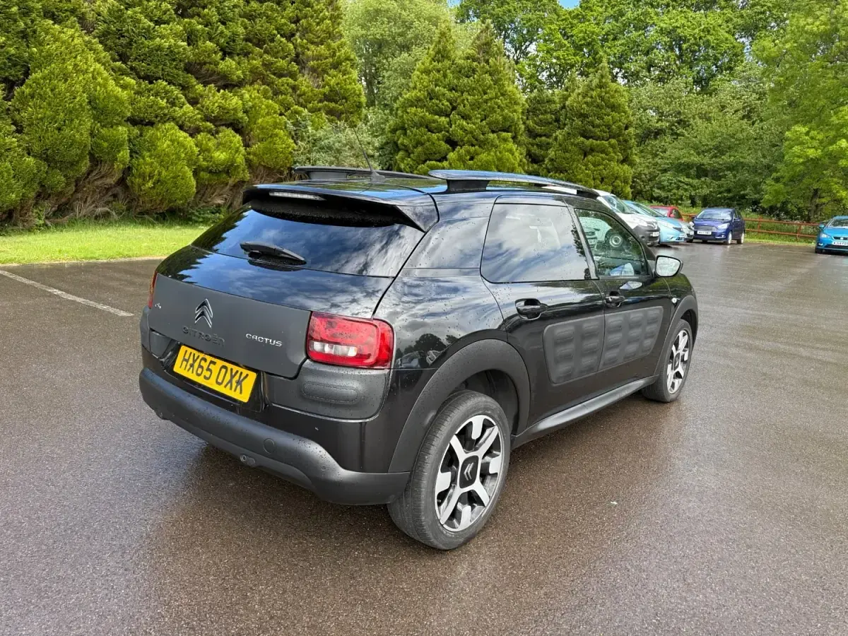 Używany Citroën C4 Cactus Flair 2015 Czarny Hatchback