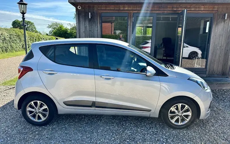 Used Hyundai i10 Premium 87 HP (63 kW) 2016 Hatchback