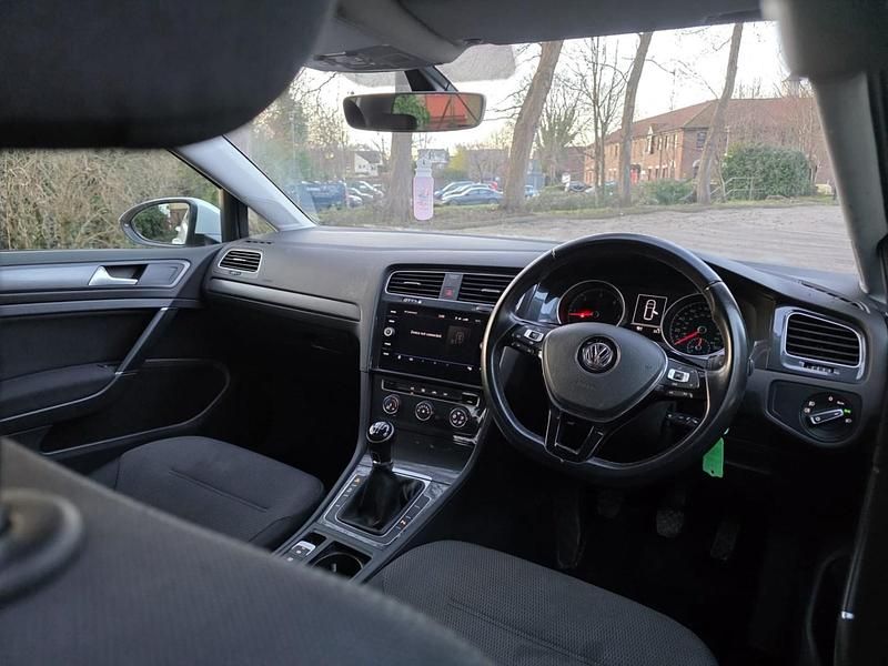 Used VW Golf VII SE 2019 White Estate