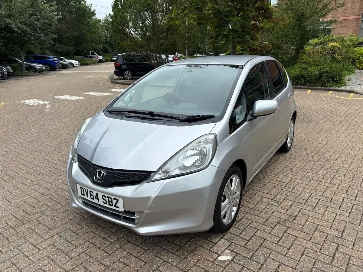 Used Honda Jazz ES 99 HP (72 kW) 2014 Silver Hatchback