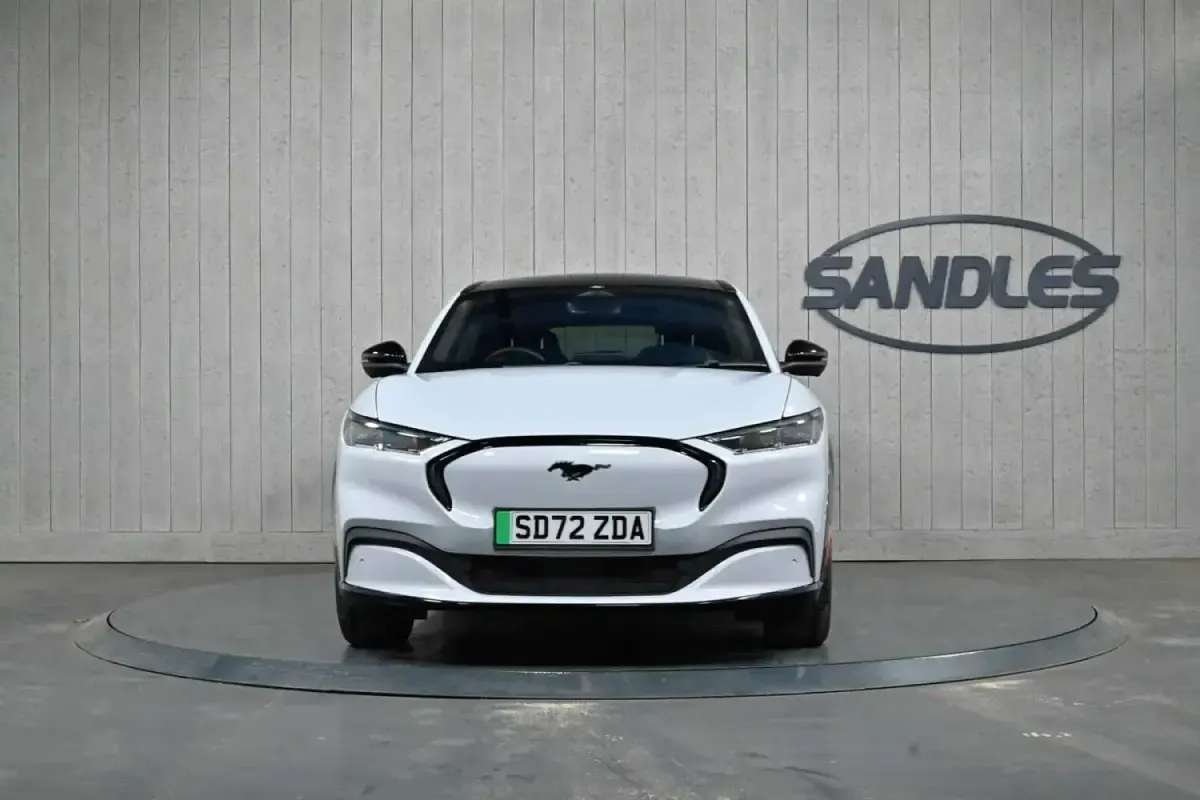 Begagnad Ford Mustang Mach-E Extended Range 99 kW (135 HK) 2022 Vit SUV