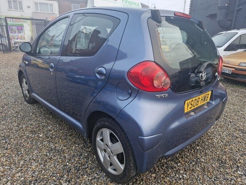 Used Toyota Aygo 67 HP (49 kW) 2008 Blue Hatchback
