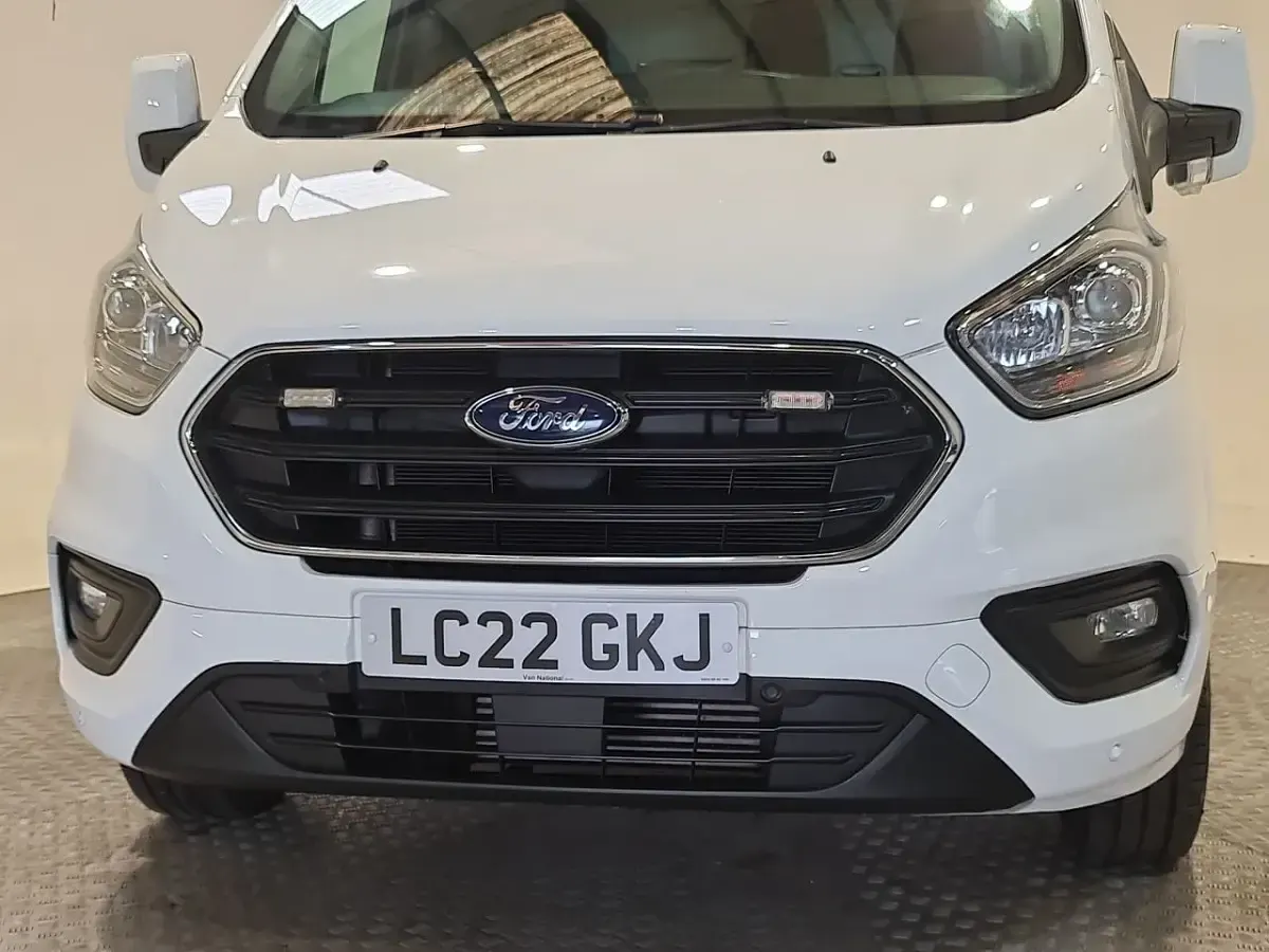Used Ford Transit Custom Limited 130 HP (95 kW) 2022 White Van