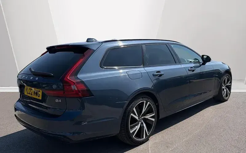 Used Volvo V90 Plus 197 HP (144 kW) 2023 Blue Estate