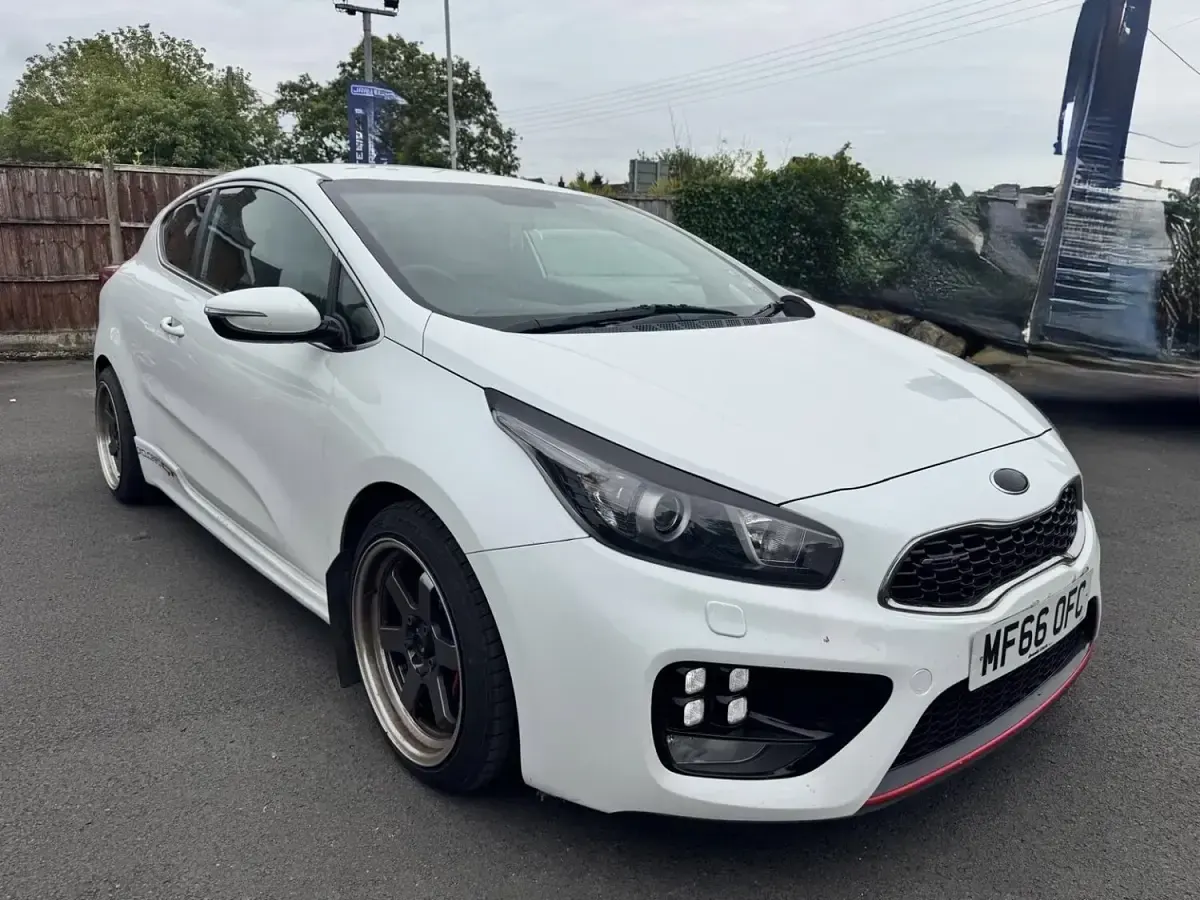 Used Kia ProCeed GT 2016 White Hatchback