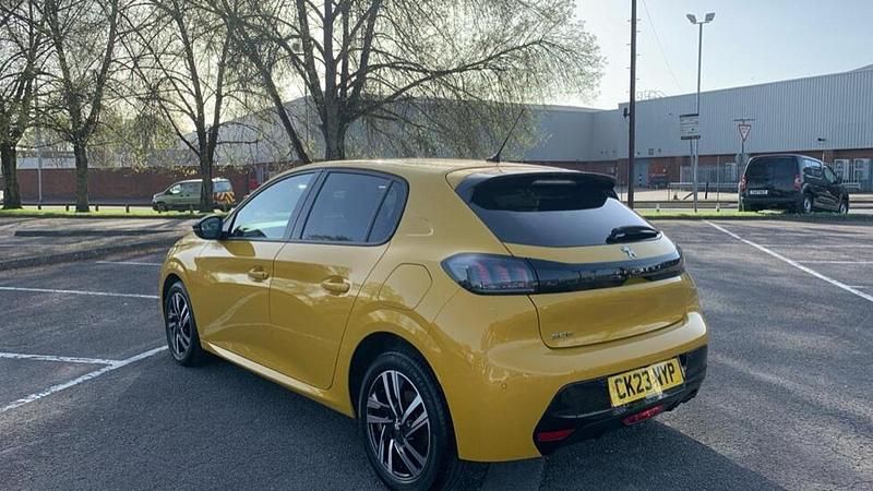 Used Peugeot 208 Allure+ 99 HP (72 kW) 2023 Yellow Hatchback