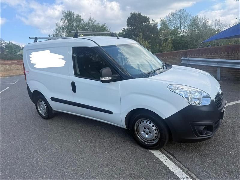 Second-hand Vauxhall Combo 95 CP (69 kW) 2018 Alb Monovolum
