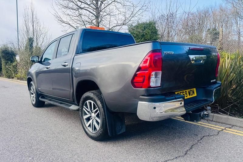 Used Toyota HiLux 150 HP (110 kW) 2019 Grey Pickup