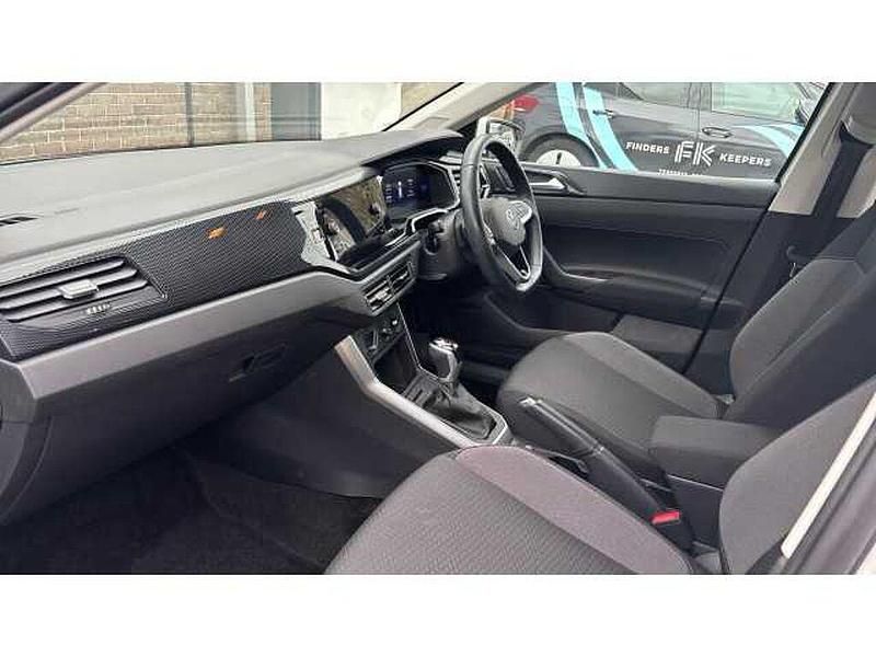 Used VW Polo Life 95 HP (69 kW) 2023 Pure white Hatchback