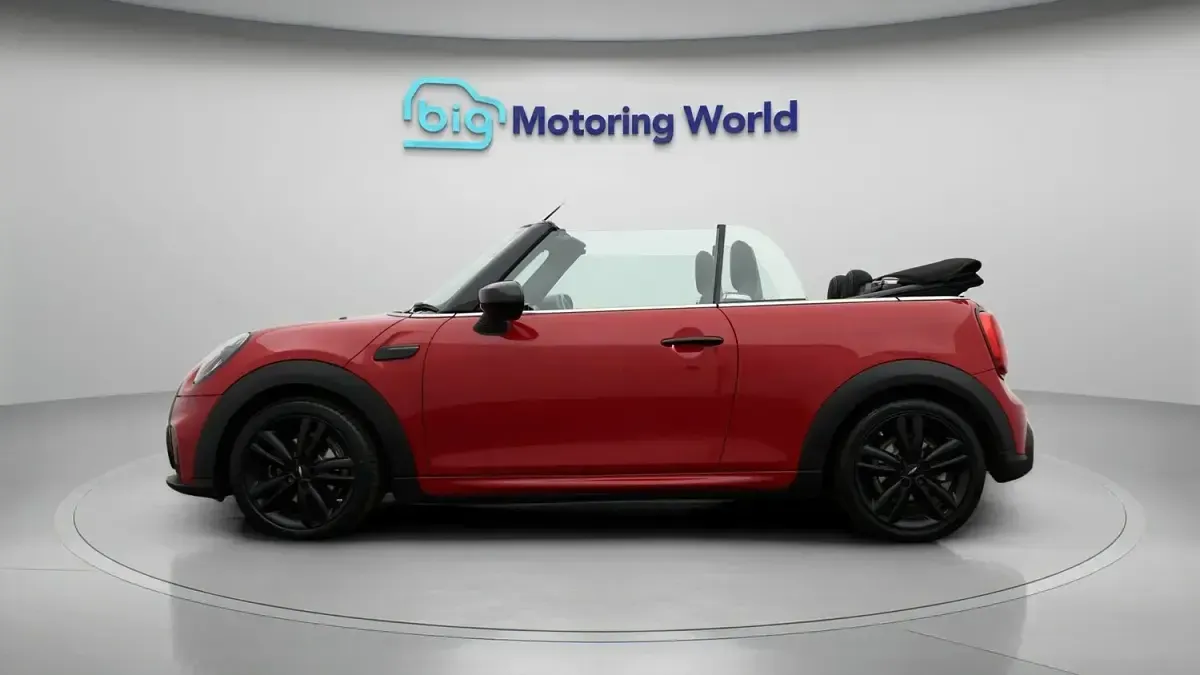 Używany Mini Cooper Cabriolet Sport 136 KM (100 kW) 2022 Czerwony Kabriolet