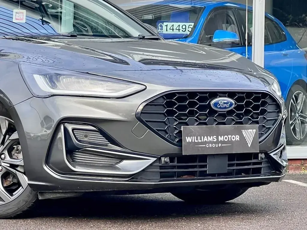 Usado Ford Focus ST-Line 2024 Cinzento Citadino