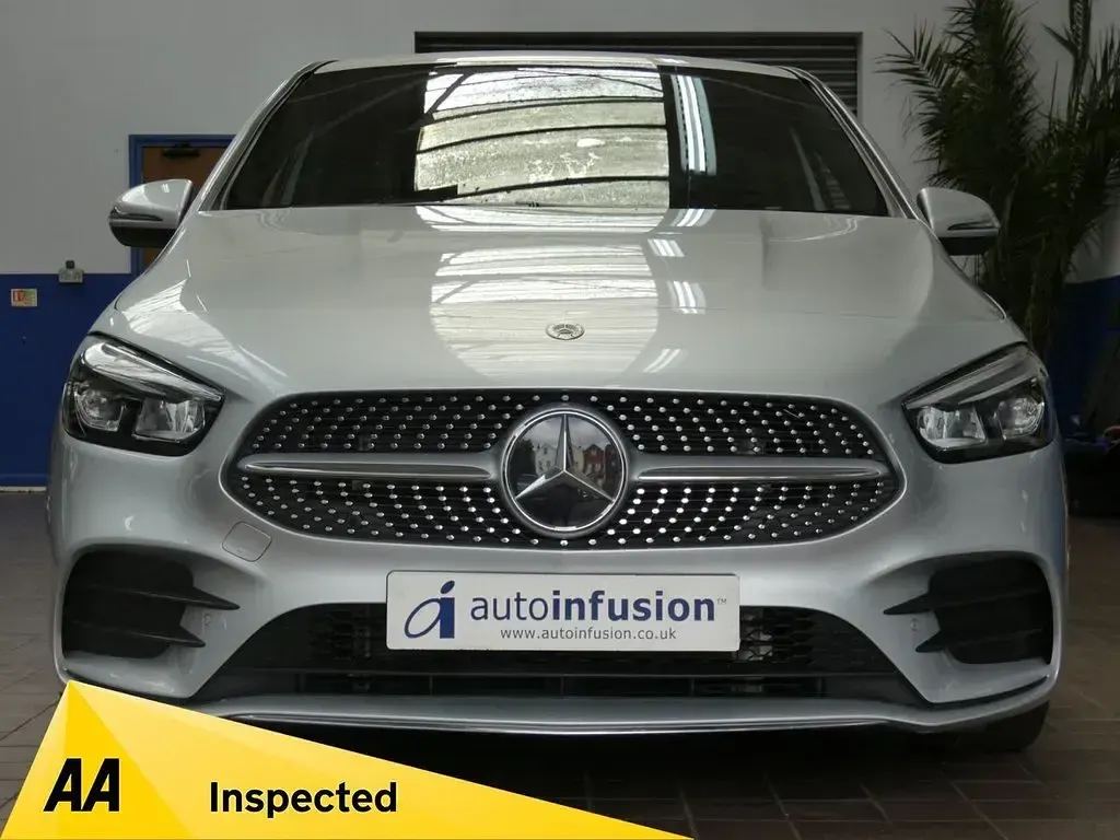 Käytetty Mercedes B200 Executive 163 HP (119 kW) 2020 Hopea Tila-auto