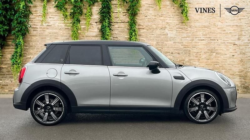 Usado Mini Cooper Exclusive 134 HP (98 kW) 2024 Prateado Citadino