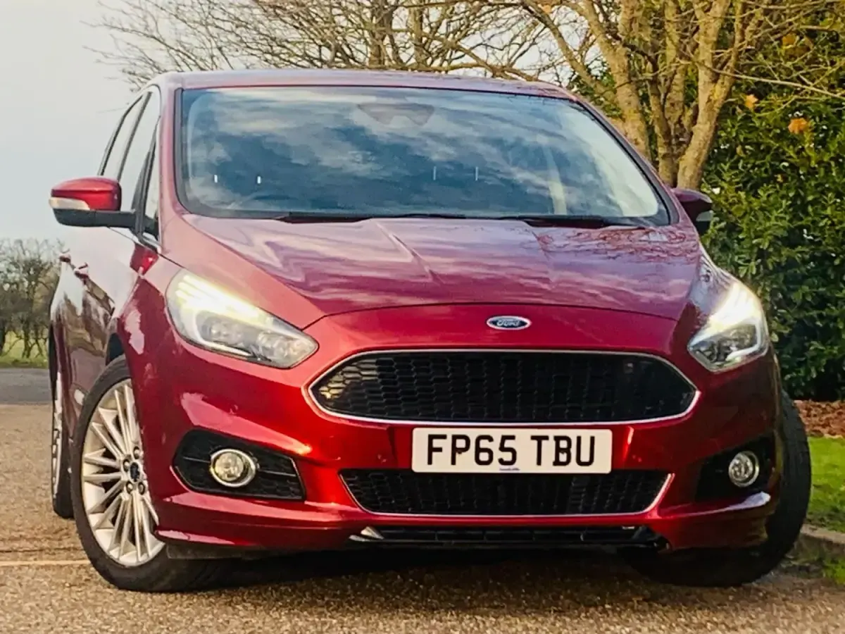 Begagnad Ford S-MAX Sport 210 HK (154 kW) 2015 Röd Minibuss