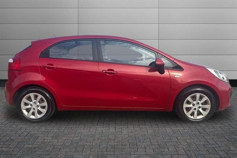 Used Kia Rio 84 HP (61 kW) 2012 Red Hatchback