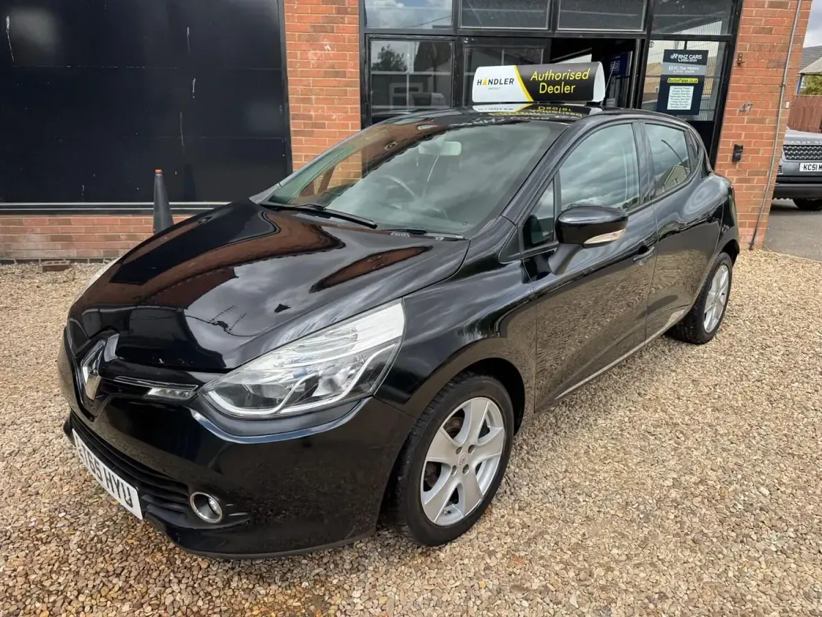 Used Renault Clio Dynamique 90 HP (66 kW) 2015 Black Hatchback