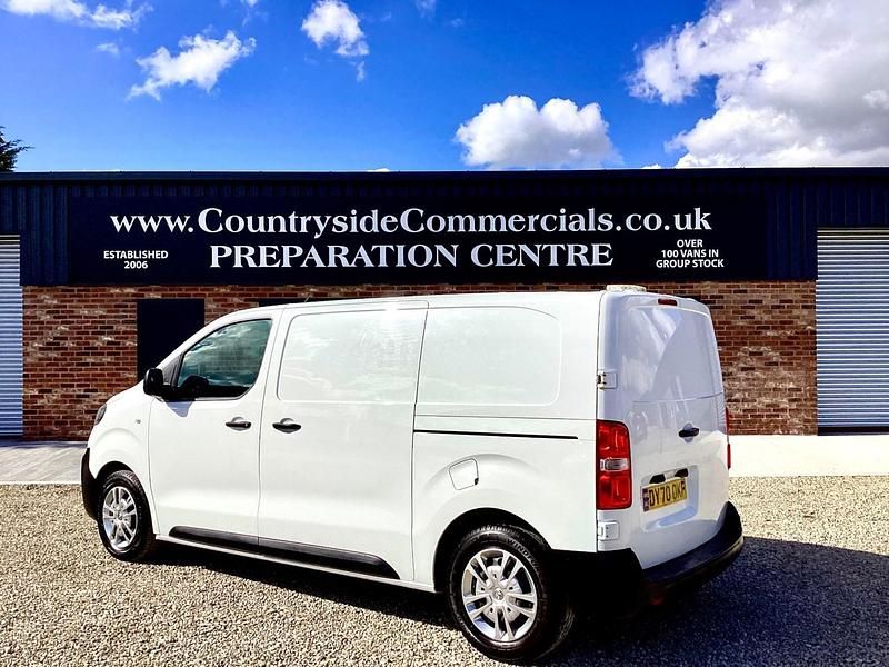 Gebraucht Vauxhall Vivaro 120 PS (88 kW) 2020 Weiß Van / Kleinbus