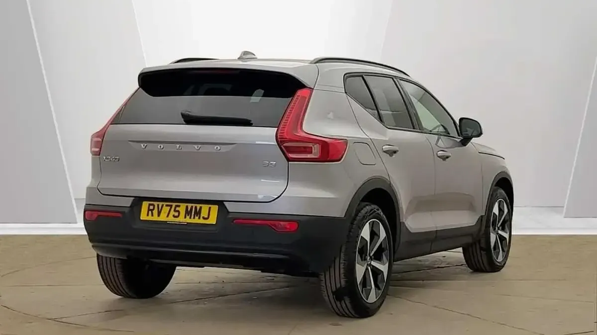 Used Volvo XC40 Plus 161 HP (118 kW) 2025 Silver SUV