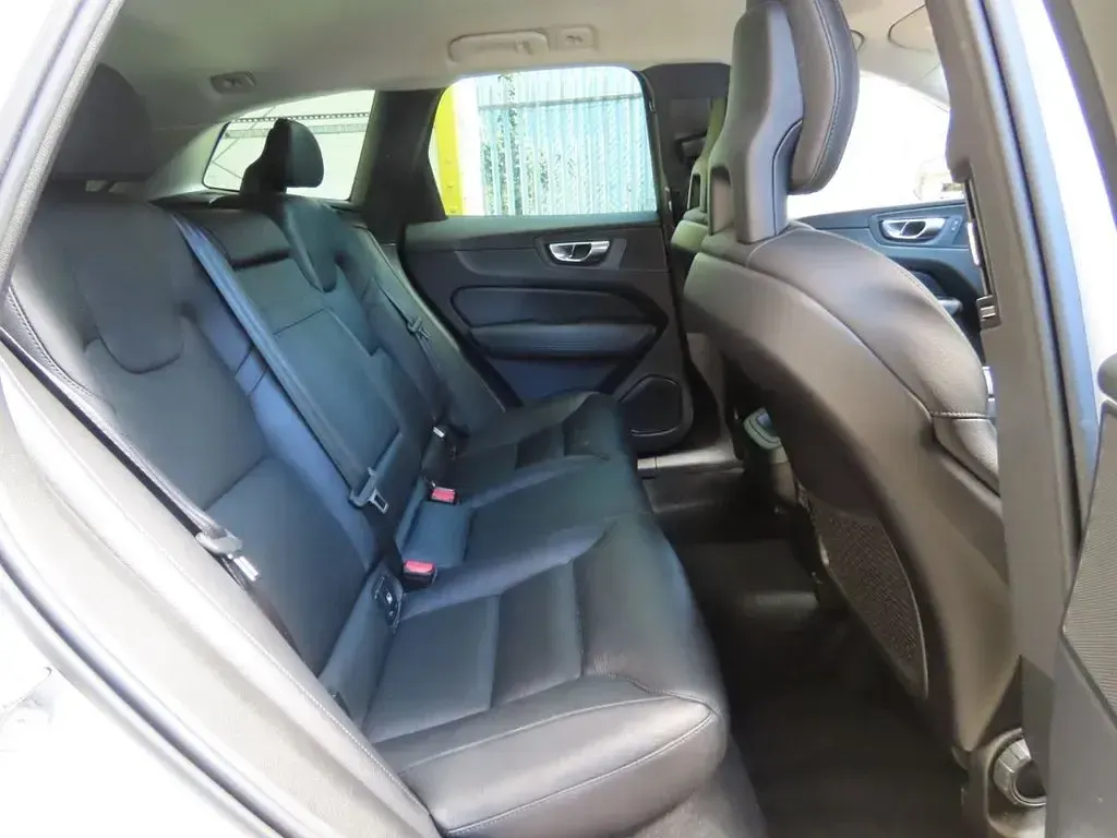 Used Volvo XC60 Momentum 2017 White SUV