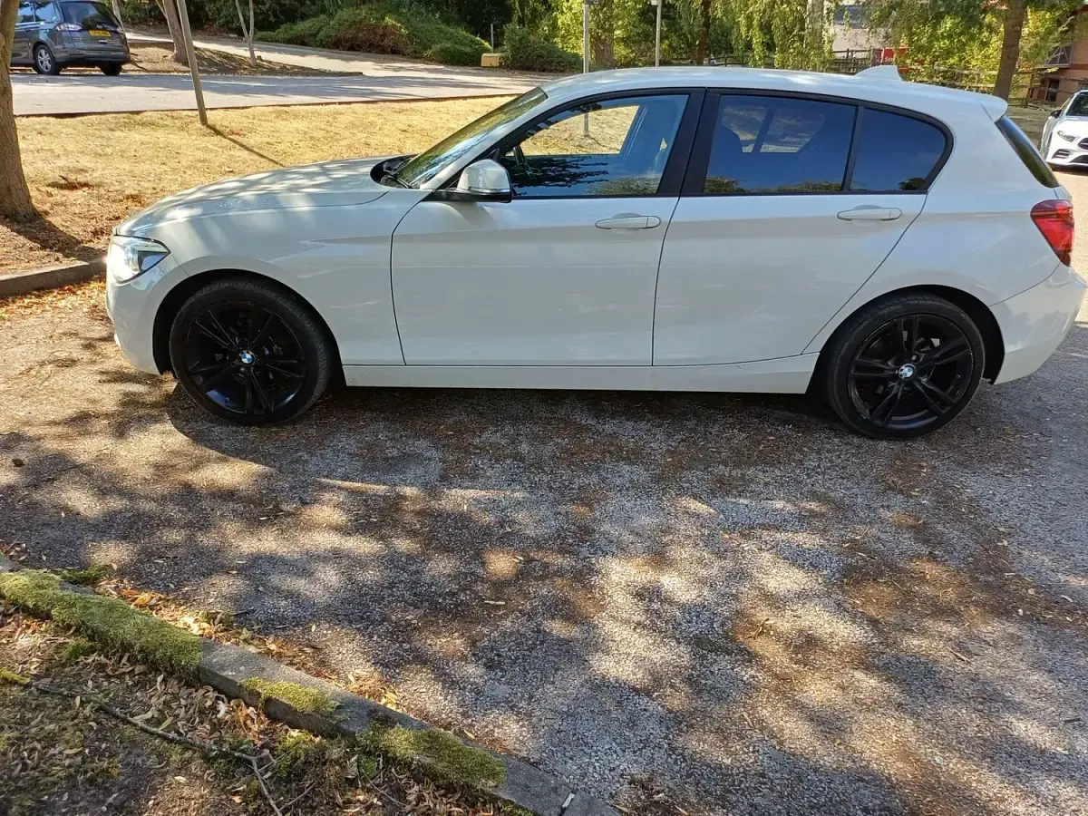 Used BMW 118 Sport Line 2014 White Hatchback