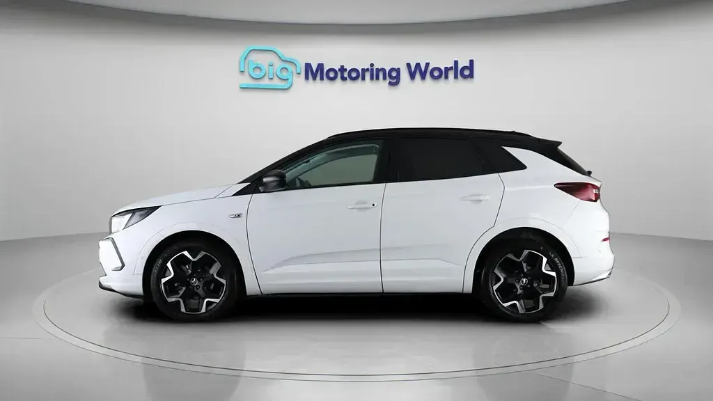 Second-hand Vauxhall Grandland X Ultimate 130 CP (95 kW) 2024 Alb SUV