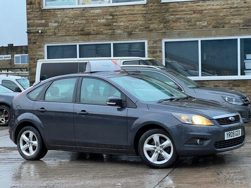 Grey Used 2009 Ford Focus Zetec Hatchback | £1,790 (Good price) - Image 1/3