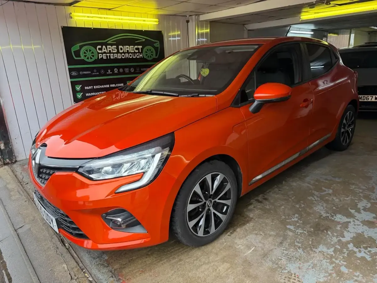 Used Renault Clio Iconic 100 HP (73 kW) 2020 Orange Hatchback