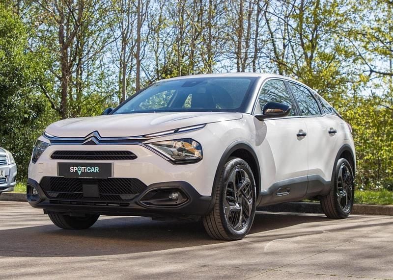 Used Citroën C4 PureTech 99 HP (72 kW) 2022 White Hatchback