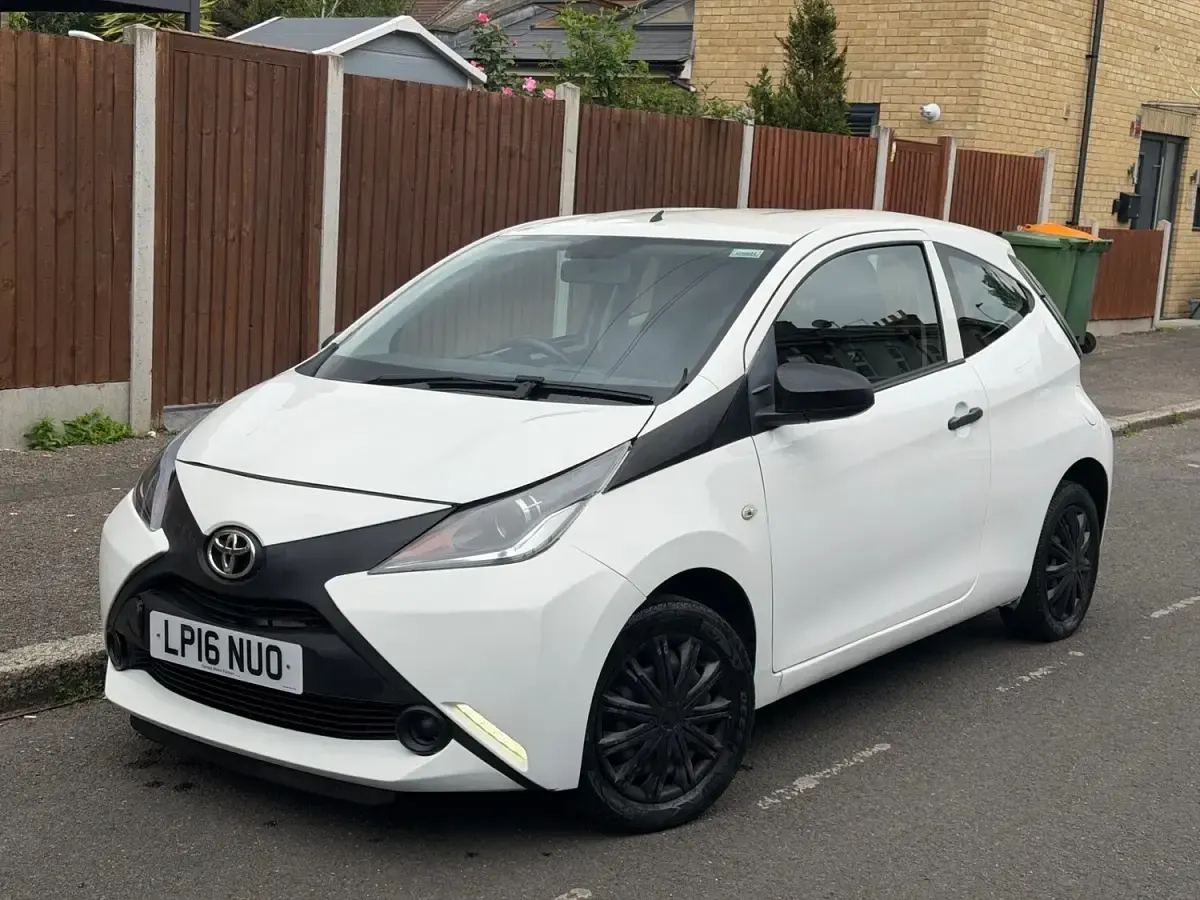 Used Toyota Aygo 2016 White Hatchback