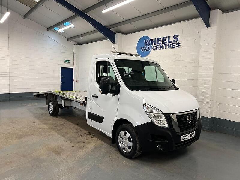 Used Nissan Interstar Tekna 145 HP (106 kW) 2022 White Van