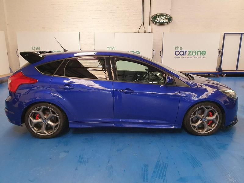 Begagnad Ford Focus ST 2013 Blå Halvkombi
