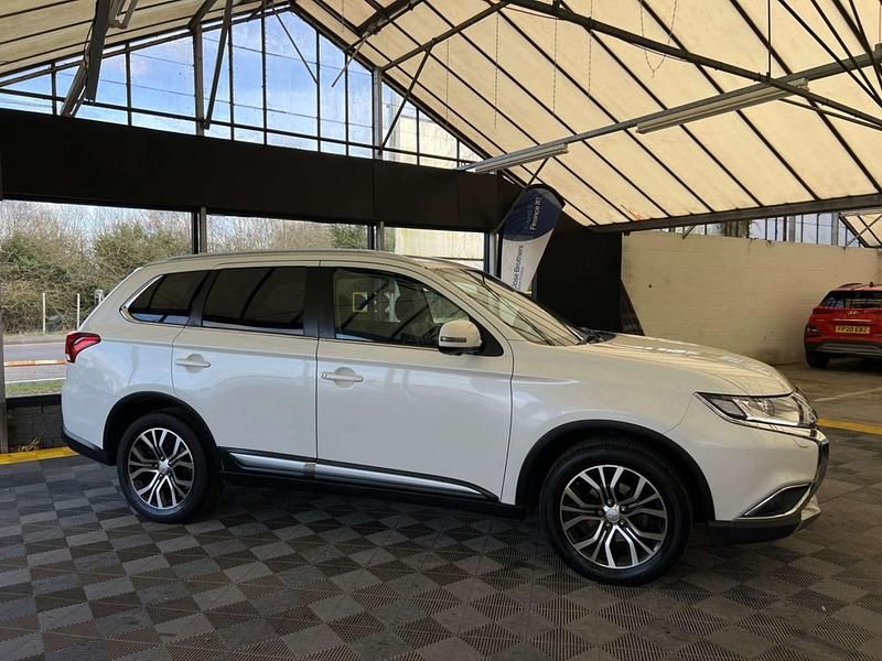 Used Mitsubishi Outlander 2018 White SUV