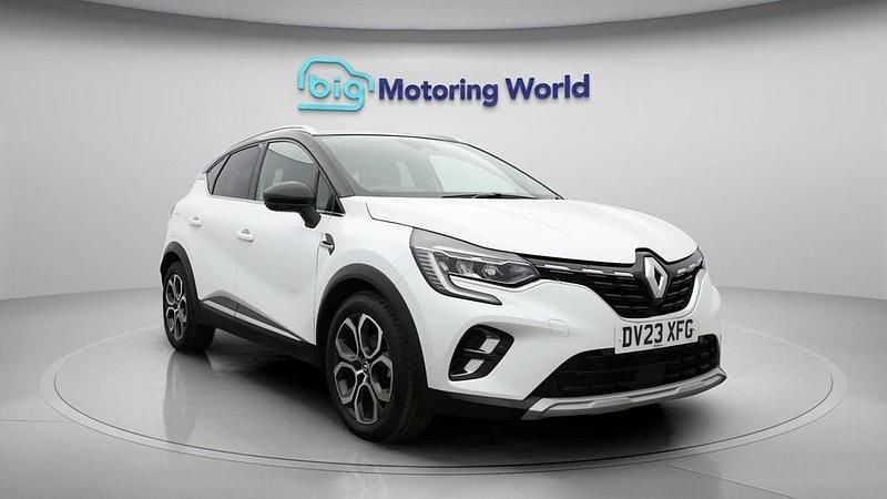 Second-hand Renault Captur Techno 145 CP (106 kW) 2023 Alb SUV