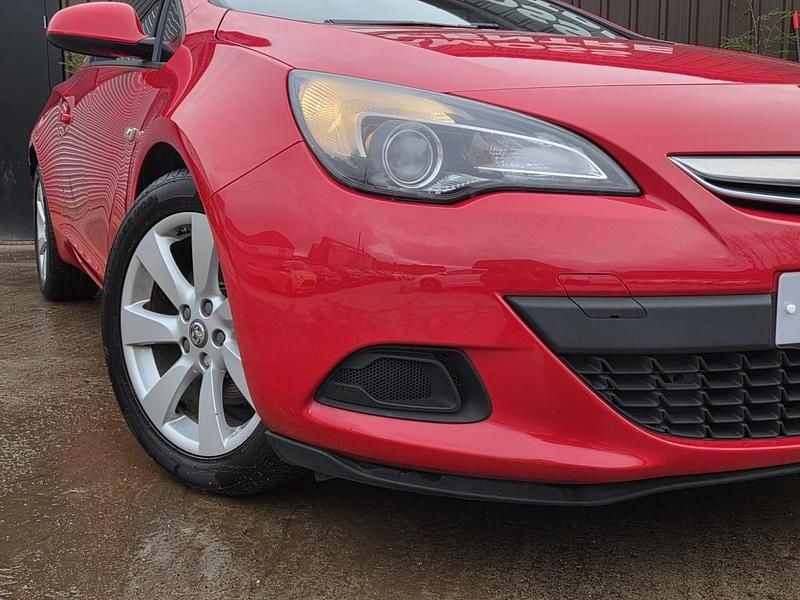 Used Vauxhall Astra GTC Sport 140 HP (102 kW) 2014 Red Coupe